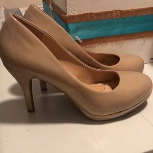 Nude Pumps